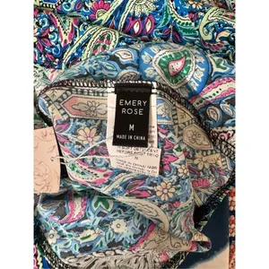 Green and blue blouse size medium Green thumbnail 8