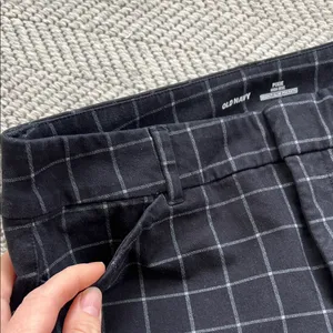 Old Navy Women’s Black Windowpanel Pixie High Rise Pants thumbnail 8