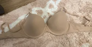 SKIMS Fits Everybody T-Shirt Bra thumbnail 1