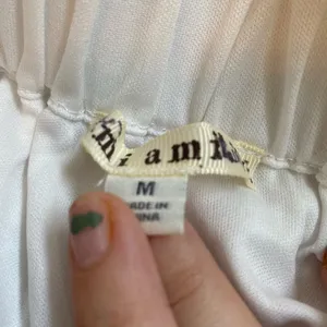 Cute lace white shorts Size M thumbnail 2