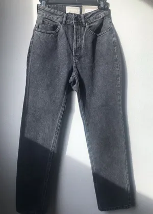 Everlane vintage inspired 90’s cheeky jean washed black size 24 cropped thumbnail 1