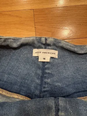 Good American Size 15 Light Wash Straight Leg Jeans with Seam Detail thumbnail 4
