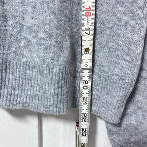 NWT Aerie Unreal Voop Gray Long Sleeve Lightweight Sweater size medium thumbnail 6