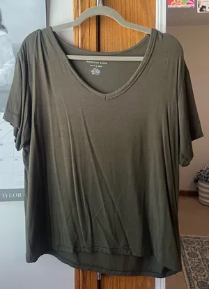 American Eagle V-Neck Soft & Sexy Tee thumbnail 1