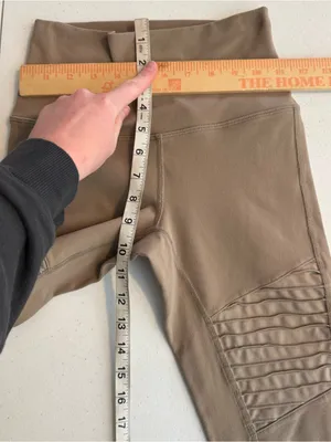 ALO YOGA MOTO LEGGING‎ neutral Gravel taupe size xs thumbnail 5
