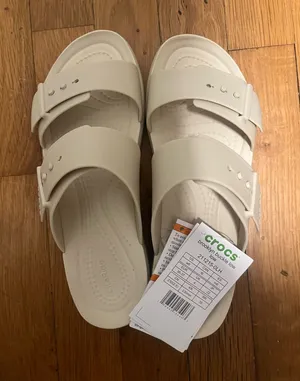 Crocs Brooklyn Buckle Low Low thumbnail 1