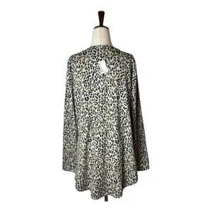 Tyler Boe Leopard Chrissy Shirt Women Medium Tan NWT‎ V Neck Tunic Top Animal thumbnail 2