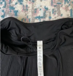 GORGEOUS LULULEMON WORKOUT SKIRT SIZE 4!!! adjustable waist and fits me as a size 2 thumbnail 6