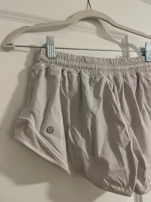 Lululemon Shorts Hotty Hot 2.5" White thumbnail 2