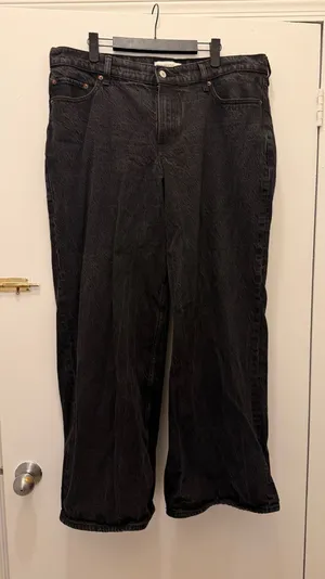 Abercrombie Low-Rise Ultra Loose Jeans thumbnail 1