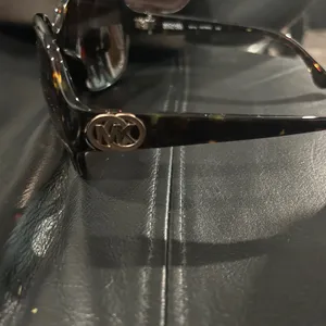 Michael Kors Women's Brown Tortoise Sunglasses includes Michael Kors Case thumbnail 5