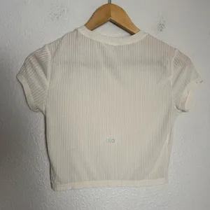 Alo Yoga Ribbed Sea Coast Ivory Cropped Short Sleeve Crewneck Tee Size Small thumbnail 6