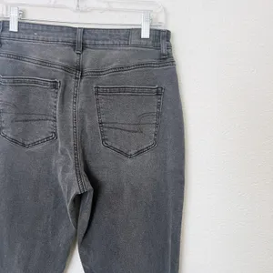 [American Eagle Outfitters] Washed Black High Rise Tapered Stretch Mom Jeans 6 thumbnail 8