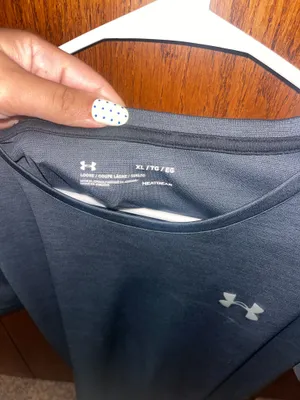 Women’s Under Armour shirt thumbnail 5
