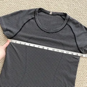 LULULEMON Swiftly Tech Short Sleeve Crew T-Shirt 6 Hyper Stripe Black Like New thumbnail 4