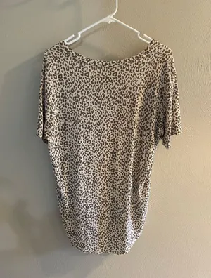 American Eagle Soft & Sexy V Neck Short Sleeve Cheetah Tee thumbnail 4