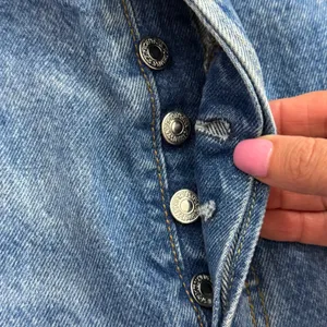 Levis Premium Sz 501 Button Fly Cut Off Denim Short Size 4 Sz 27 Jean Distressed thumbnail 3