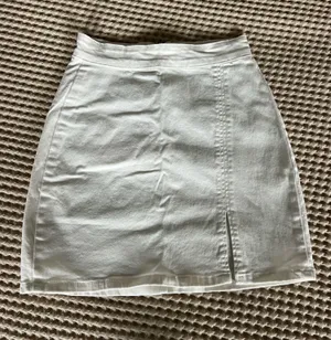 White mini skirt with zipper detail #miniskirt #zipper thumbnail 1