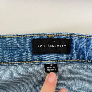 Free Assembly women’s‎ 90’s straight cut jeans — size 10 thumbnail 6