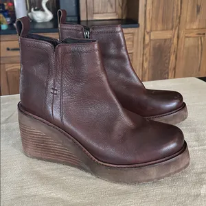 DIBA TRUE women's‎ comet ride boot brown Leather Chunky Platform Wedge thumbnail 1