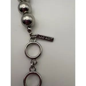 Nine West Graduated‎ Bead Necklace Womens OS Silver Tone Chunky Toggle Statement thumbnail 6