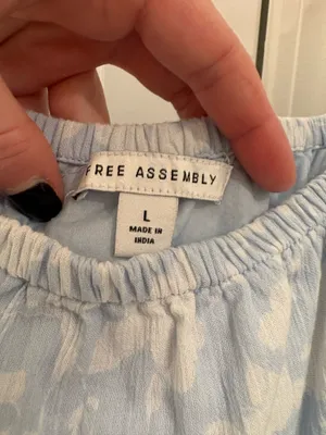 Free Assembly Floral Top Blue Size L thumbnail 3