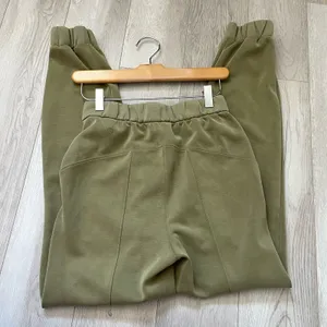 Lululemon Softstreme Pants relaxed high rise womens Green (size 2) travel lounge thumbnail 8