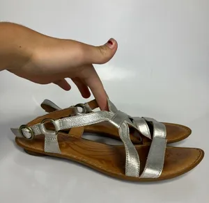 Born Strappy Sandals Womens 8 Silver Excellent Metallic Leather Flat Buckle‎ thumbnail 1