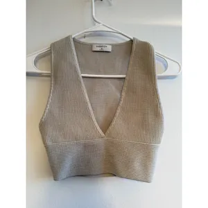 Babaton Sculpt Knit Deep V-Neck Crop Tank‎ Top Beige XS thumbnail 2