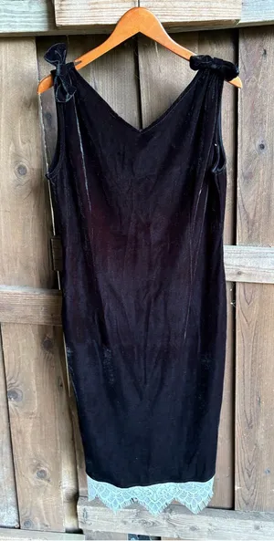 NWT Retro Stage Black Velvet Bow Lace Trimmed Dress thumbnail 1