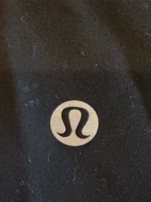 Lululemon Black Cropped Tank Top Women’s Size 2 Built-In Bra Athletic Workout thumbnail 3