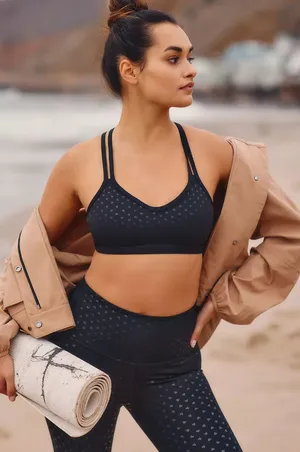 Beyond Yoga Hearts PowerShine Double Back Bra in Black Size Medium thumbnail 1