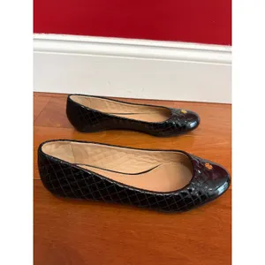 Tory Burch Ballet Flats Womens Black Quilted‎ Patent Leather Gold Logo 7.5M thumbnail 9