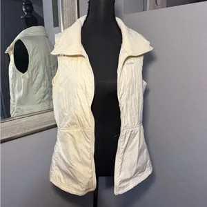 Columbia Women's Mix It Around II Cream Vest Size Medium. thumbnail 4