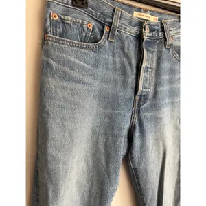 Levi’s Premium Mid Wash Blue Denim Wedgie Straight Leg Jeans Women 29 Distressed thumbnail 2