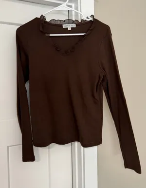 Central Falls Brown Long-Sleeve V-Neck Ruffle Trim Tee thumbnail 1