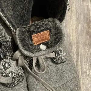 TOMS Gray Plaid Lace Up Flat Booties thumbnail 4