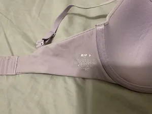 SKIMS FITS EVERYBODY T-SHIRT BRA in Lily Size 32C ($54) thumbnail 3