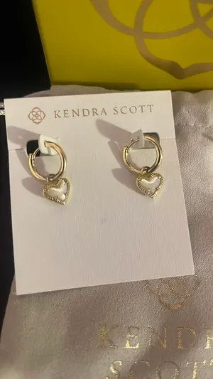 Kendra Scott Earrings Gold hearts  thumbnail 1