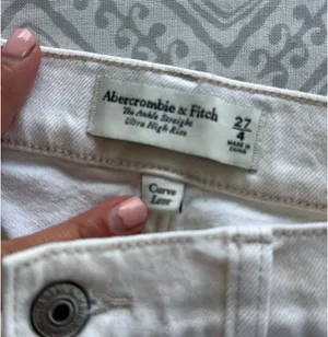White Abercrombie Jeans thumbnail 3