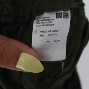 Uniqlo Olive Green Rayon Wide Leg Cropped Pants Elastic Waist Small thumbnail 2