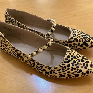 Crown & Ivy Pearl Strap Ballerina Flats - Cheetah size 8.5 thumbnail 4