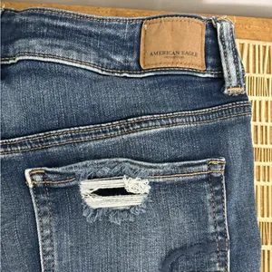 American‎ Eagle Hi-Rise Shortie Distressed Denim Shorts Size 6 thumbnail 5
