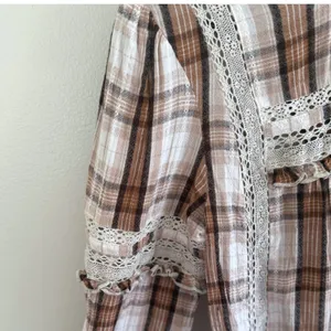 American Eagle Plaid Crochet Lace Ruffle Tie‎ Back Blouse Brown Cream Womens M thumbnail 6