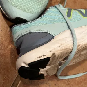 New Balance 690 Running Aqua Sneakers size 9 thumbnail 8
