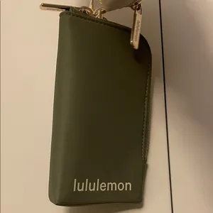 Lululemon Cream and Olive Accessory Duo thumbnail 3