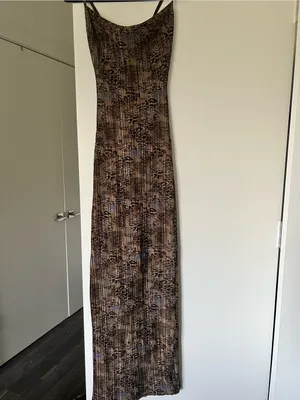 PrettyLittleThing Brown Printed Maxi Slip Dress thumbnail 5