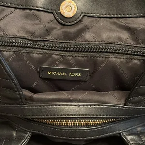 Michael Kors Peyton Large Quilted Tote Black Gold Chain Shoulder Bag black thumbnail 8