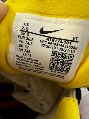 Nike Air Max 270 React Shoes thumbnail 6