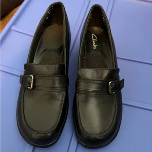 Clarks Black Leather Loafers Size 7 thumbnail 2